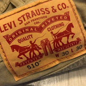 Levis Strauss 510,  Beige W30, L30 - Supersnygga, som nya! Beige modell 510, W30, L30. Kan skickas mot fraktkostnad.