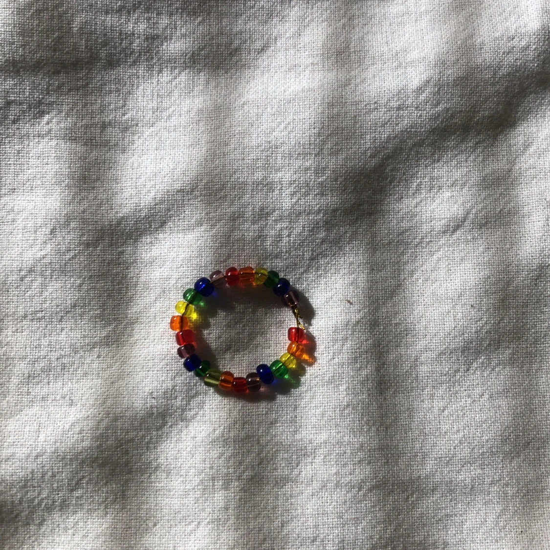 Handgjord regnbågsring. - 91