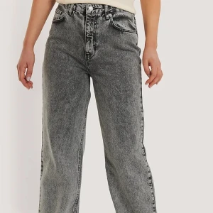 Nakd gråa jeans - Stl 38 i nyskick då jag är en 36 så dem passar inte mig. Väldigt bra kvalité! Nypris 599