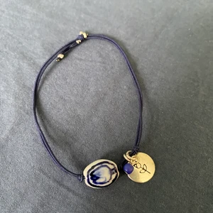 Armband - Aldrig använt. Justerbar storlek. Köpt i Amsterdam