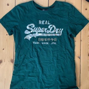 Superdry T-shirt  - Helt oanvänd! 