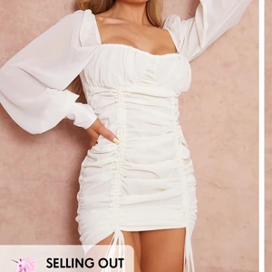 Superfin klänning - Asfin klänning men den var lite liten för mig!!