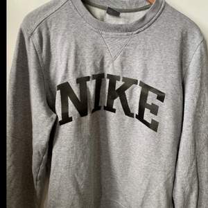 Nike tröja i gott skick, size M 400kr 
