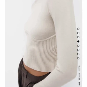 Stickad tröja - Stickad creme tröja. Aldrig användt, säljes pga ångrat köp