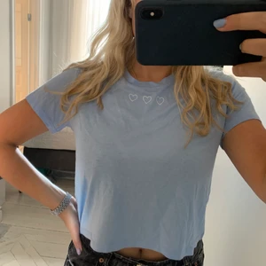 Söt topp från Monki - Väldigt söt sommartopp från Monki, aldrig använd! Storlek S