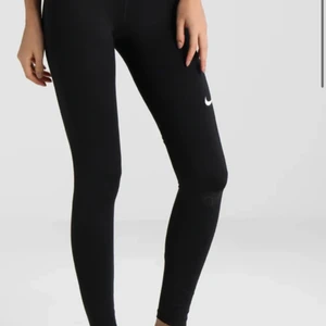 Nike tigtsh - Storlek SMALL, säljer för 120kr, frakt tillkommer💜