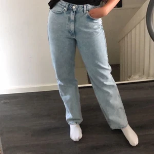 Weekday jeans - Rowe extra high straight jeans från Weekday. I storlek 27/30, i fint skick. Köparen står för frakten 💕