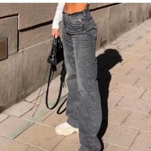 Zara jeans  - säljer dessa super fina zara jeans. köpte dom på plick men dom passade tyvärr inte mig