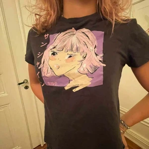 Anime brud t-shirt 🍭💗 - Sjukt fin t-shirt med katti animegäri💖pris e alltid diskuterbart och skriv för fler bilder eller om du undrar något💙💙💟💟