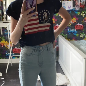 USA t shirt - T shirt ,blå ,snygg ,använd några gånger ,ny skick