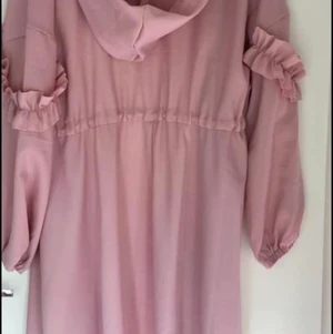 Rosa jacka storlek XL - Jag köpte från SHEIN 2 månader seden jag använder bara en gång storlek XL 