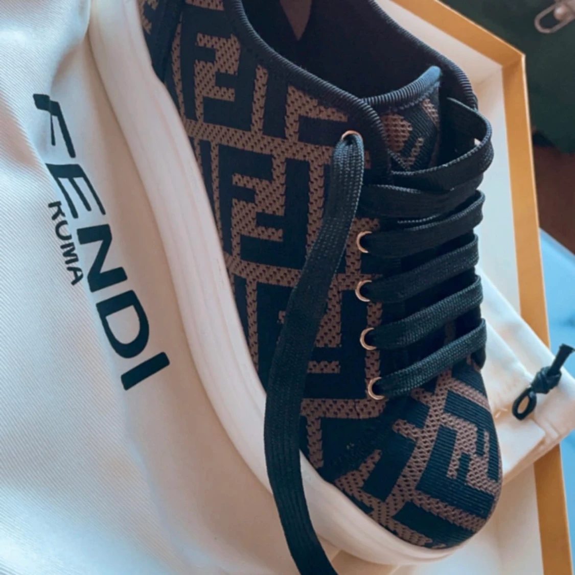Fendi skor 