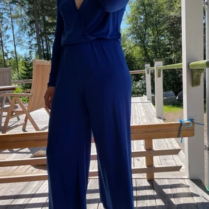 Byxdress - Mörkblå byxdress i jätteskönt material.