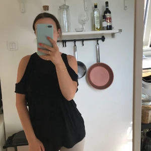 Öppna axlar topp one size - Jättefin topp med öppna axlar. Storlek one size