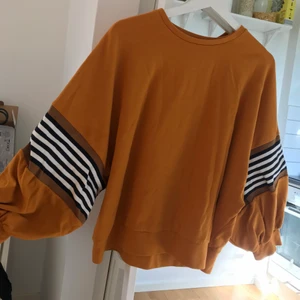 Ballongärm sweatshirt - Jättefin ballongärmad sweatshirt. Storlek small. Har varit en stor favorit!