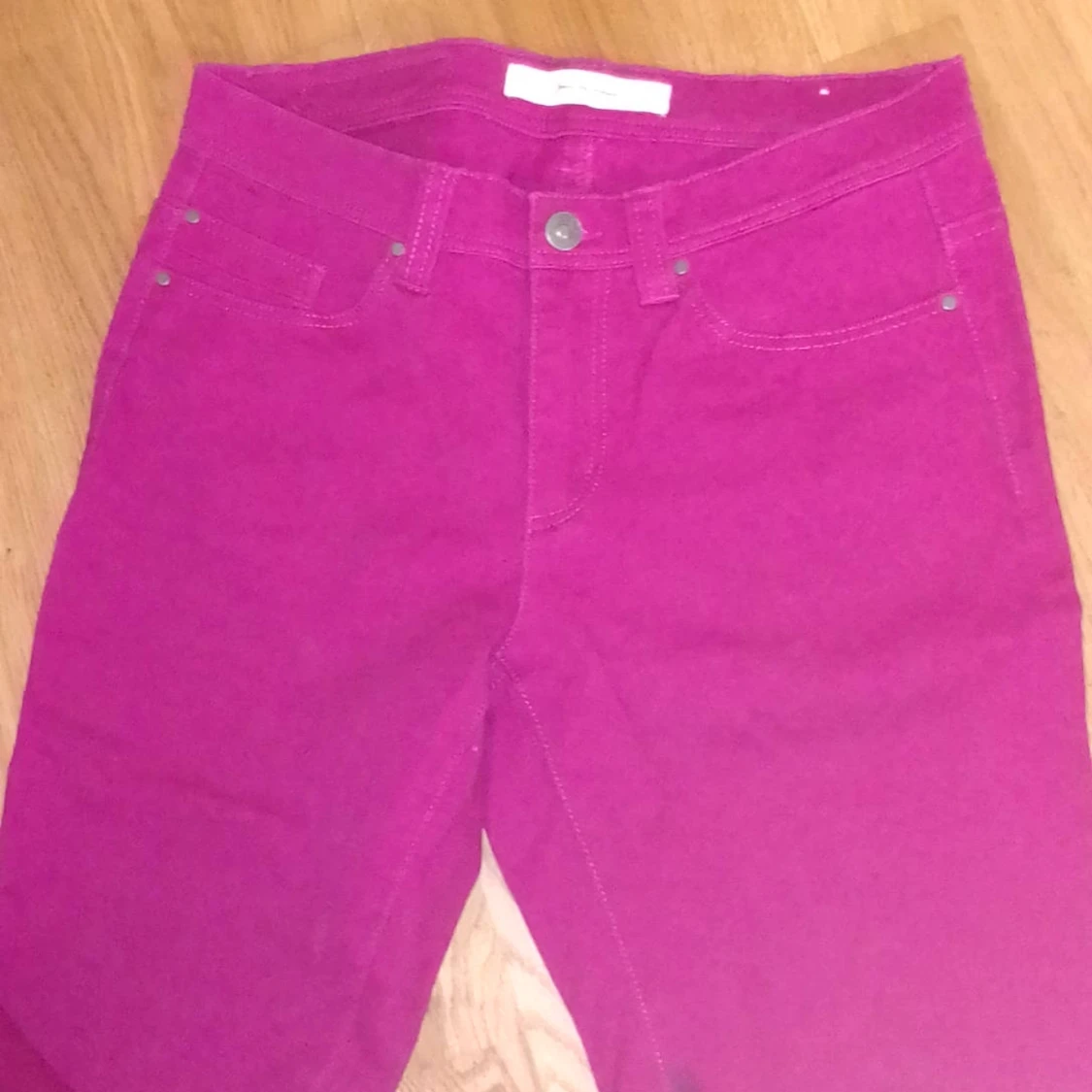 HOT pink jeans - 90