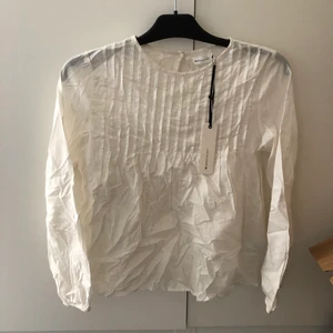 Oanvänd blus - Superfin blus som jag tyvärr inte fick någon användning för, den är oanvänd med lappen kvar