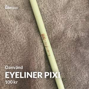 En oanvänd eyeliner penna, svart färg😍 Det finns två olika tjocklekar på pennan! Nytt pris 250kr