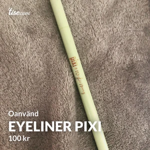 Eyeliner penna - En oanvänd eyeliner penna, svart färg😍 Det finns två olika tjocklekar på pennan! Nytt pris 250kr
