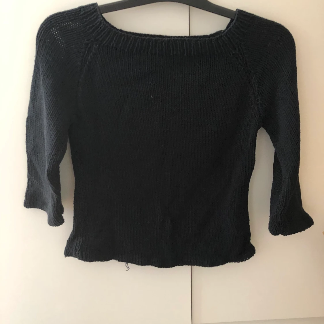 Svart stickad tröja