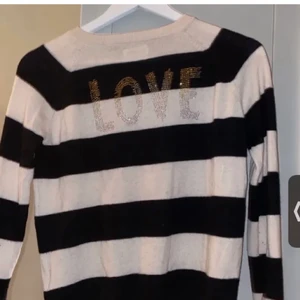 Zadig tröja - As snygg zadig voltaire tröja som e i kashmir💕💕 verkligen så fin både på sommaren och på vintern!!