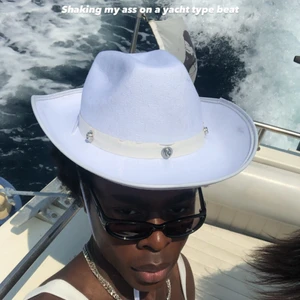 Vintage Gucci solglasögon  - Vintage gucci solglasögon, kommer med fodralet. Är som sagt vintage så fodralet har gått igenom än del men själva solglasögonen är super bra kvalite! 