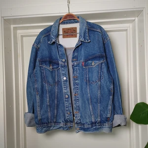 Jeansjacka vintage - En äkta vintage crocker-jeansjacka! Sjukt snygg modell med stora fickor. Toppen som oversize med uppvikta ärma🌻
