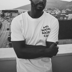 Anti Social Social Club White T-Shirt - Säljer en vit ASSC tee med svart print i storlek XL. Fit är mellan L/XL (jag är 182cm)