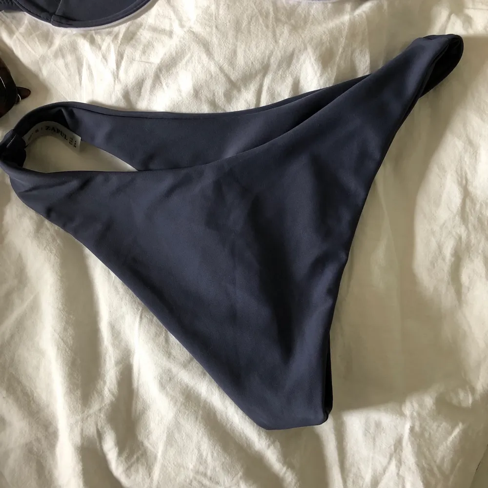 Säljer denna helt oanvända bikini från zaful då den aldrig kommit till användning, stl S och skulle säga att den är true to size, möjligtvis en aning mindre i överdelen🌙💛. Övrigt.