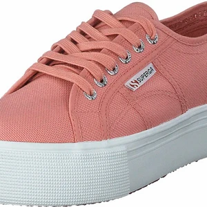 Superga rosa  - Säljer nu mina Superga rosa snygga skor då dem inte kommer till användning! Använda 1 gång. 