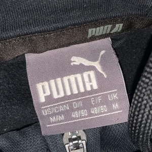 Puma hoddie st M  - Väldigt bra skick måste bara bytas snören på annars väldigt fin 