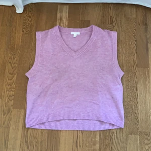 Rosa väst  - En super fin rosa väst från H&M men använder tyvärr inte den längre ⚡️