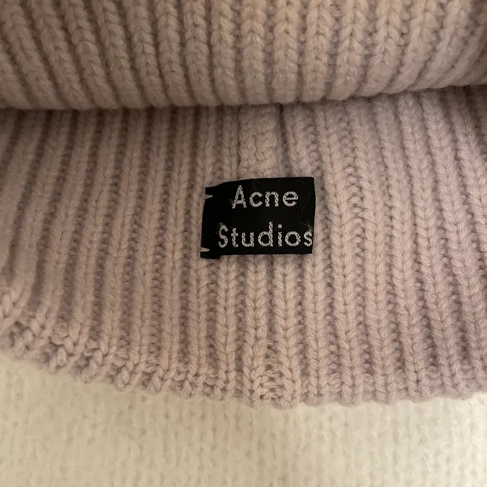 Creamy light blue acne beanie. Only worn twice!. Accessoarer.