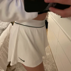 Tenniskjol  - Ny vit tenniskjol 