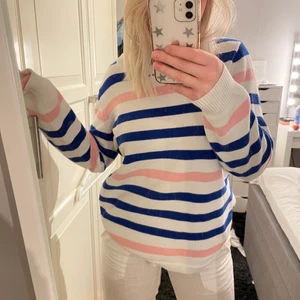 Hollister tröja - Så söt stickad tröja i stl M men passar s-m. Köparen står för frakten💗