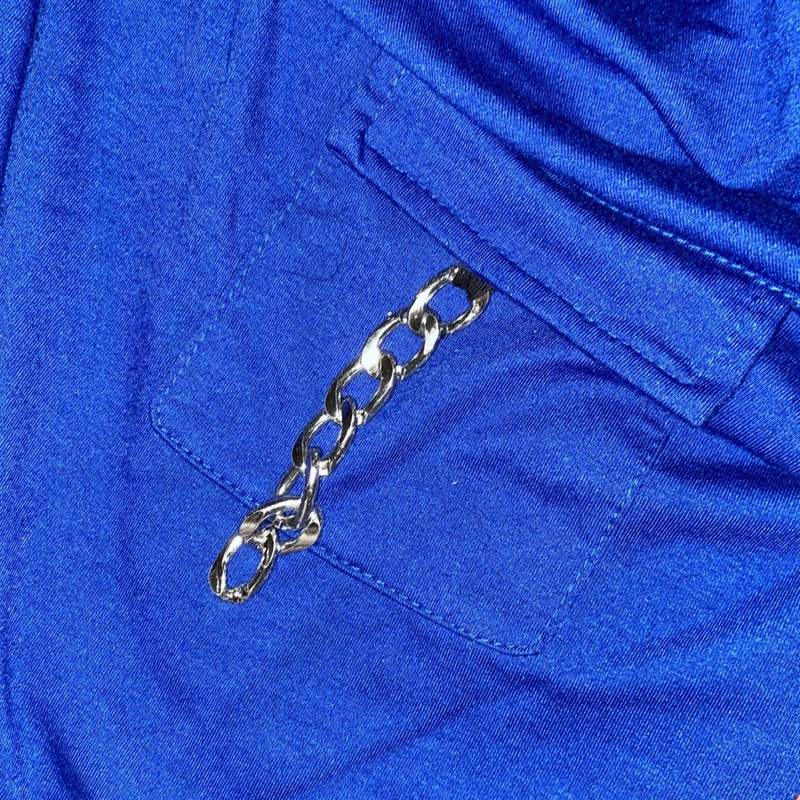 Blå tröja med fina detaljer - 91