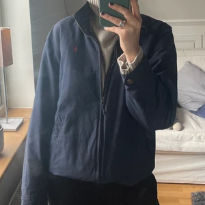 Marinblå Ralph lauren jacka - Passar till allt och perfekt till våren!