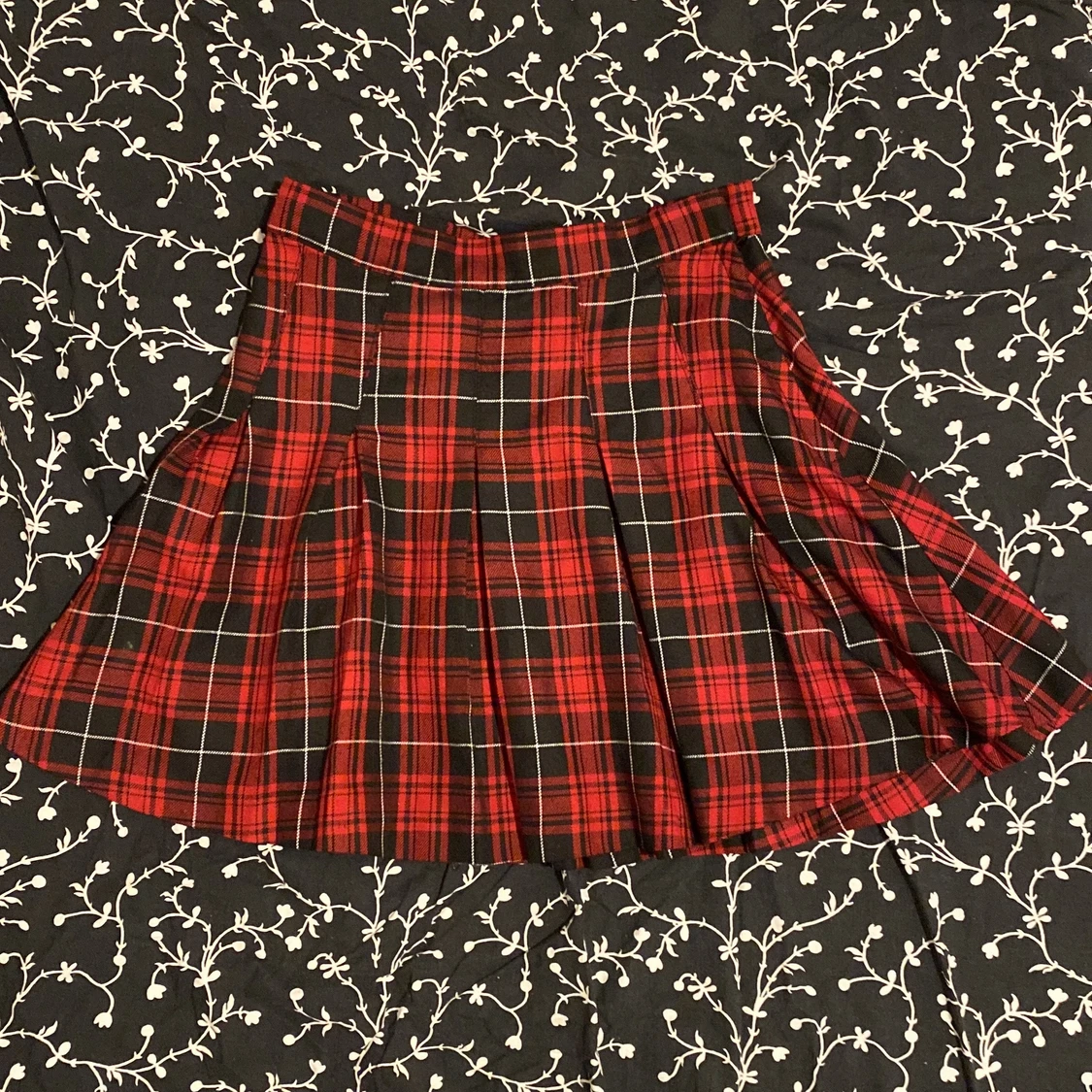 Rutig svart-röd kjol<3