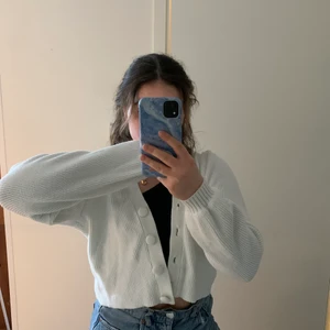 VIT KOFTA - ZARA - Vit kofta från Zara i str S. 166kr INKLUSIVE frakt 🤍