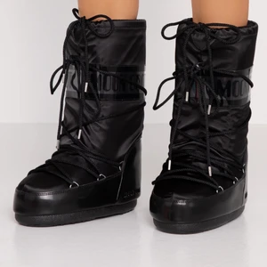 Moon boots  - Hej söker dessa moon boots kontakta om du har för typ 500 kanske💕👹
