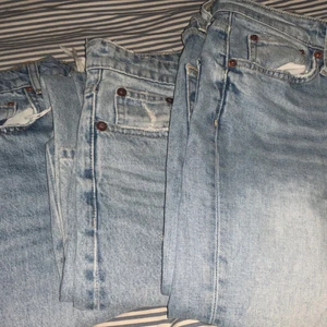 Jeans - Säljer 3 par jeans som var alldeles för små tyvärr, 100kr styck💓 fler bilder kan skickas 