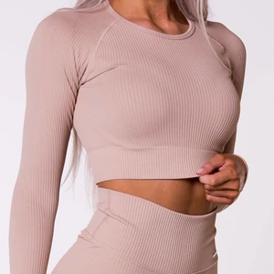 Aimn crop top - Aimn cropped top i en rosa nyans, i helt nytt skick i storlek s men passar xs lika bra. Säljer för 200kr💗