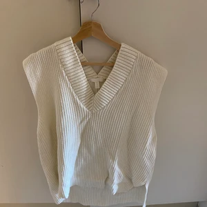 Stickad väst  - Vit stickad väst