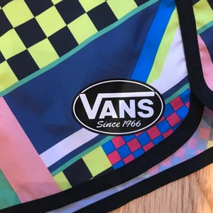 Vans shorts - Färgglada Vans shorts i storlek M