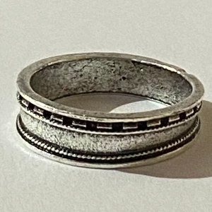 Ring - Silverring med detaljer.