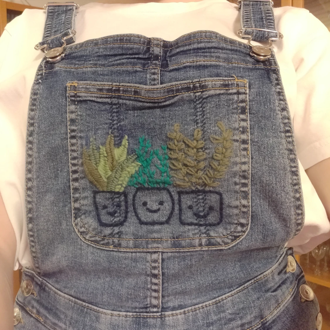 Snickarbyxe-Shorts med Brodyr - 2