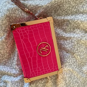 Väska och klocka  - Knappt använd. Orginal pris 1 500kr 