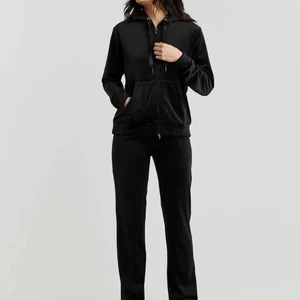 sammet sett  - säljer de då de inte kommer till användning, settet e som nytt. Pris diskuteras 