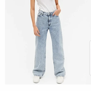 Monki wide leg jeans - Fina highwaist jeans från monki i strl 25/xs,  passar mig i längden som är 170. Prislapp kvar och endast testade. Säljer då dom inte passar mig och jag inte hann skicka tillbaka dom💕 skriv privat för fler bilder. Tar endast swish och pris kan diskuteras