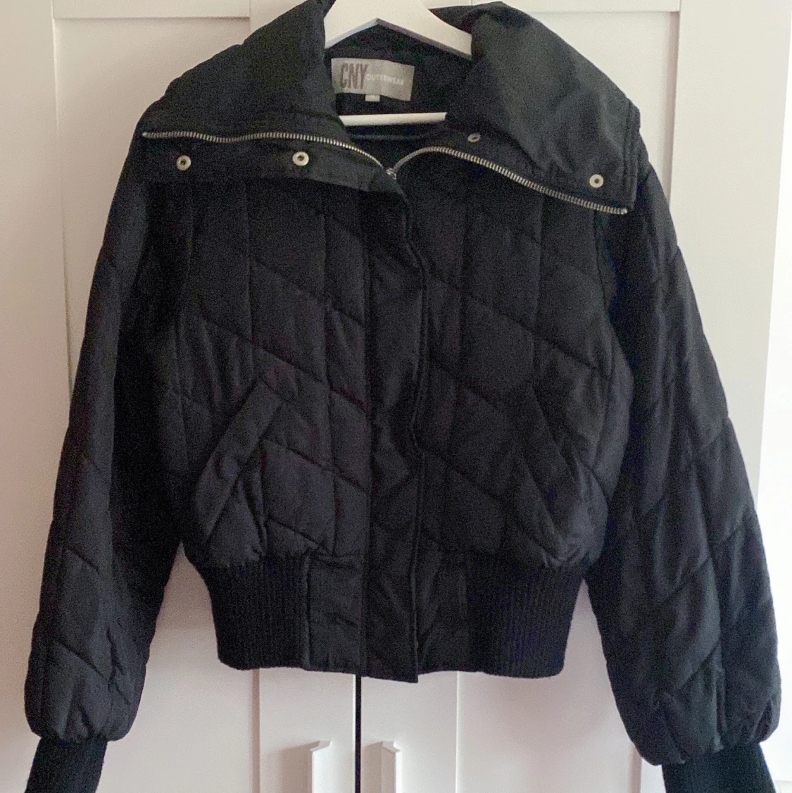 CNY OUTER WAER Svart Jacka Dam stl. M